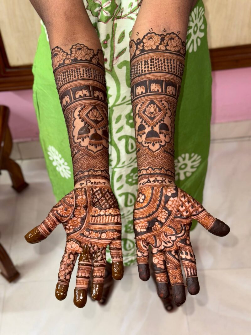 photo_4_2025-08-08_19-14-24 Elegant Bridal Mehandi with Peacock & Hanging Jhumkas Bridal Mehandi Design